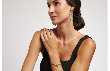 Pendiente pernops hojas con flores esmaltadas gris