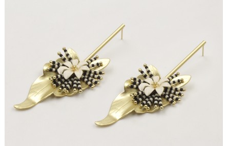 Pendientes perno palo dorado mate con colgante hoj