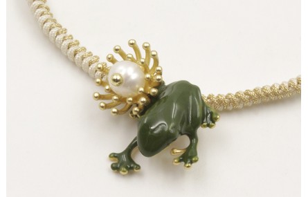 Pulsera hilo con nudo serpiente mitad crema mitad 