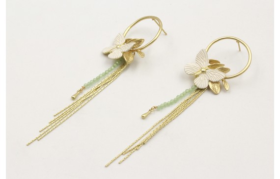 Pendientes perno aro hojitas dorado mate con marip