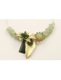 Collar rigido con piedras verdes, flor dorado amte