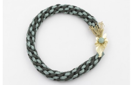 Collar seda verde claro y oscuro con nudo kumihimo