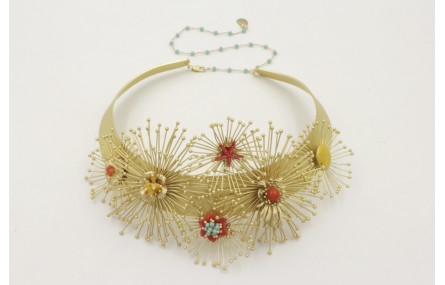 Collar lámina con soles destelleantes dorados mate