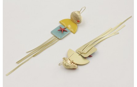 Pendientes perno concha con brillo coral, colgante