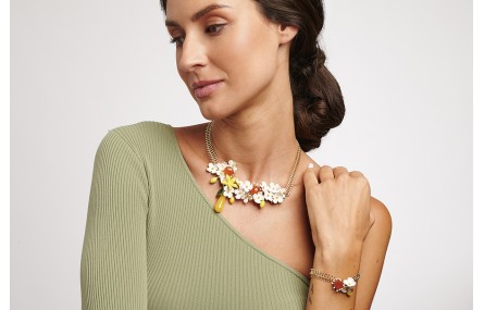 Collar cadena espiga dorado brillo, rama coral con