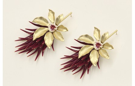 Pendientes perno pivote dorado mate con flor 7 pét