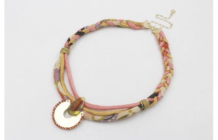 Collar seda natural mostaza y salmón con lazo tubo