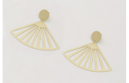 Pendiente perno disco dorado mate con lámina abani