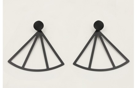 Pendiente perno disco esmaltado negro mate con lám