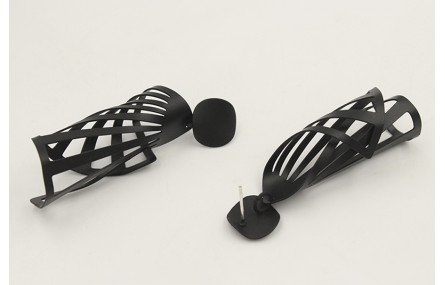 Pendientes perno esmaltado negro con lámina abanic