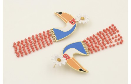 Pendiente con perno de flor esmaltada blanca con t