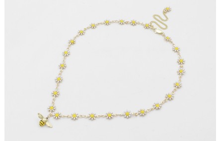 Colgante de cadena de margaritas esmaltadas blanca