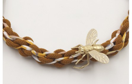 Collar cordón trenzado marrón y liberty con flores