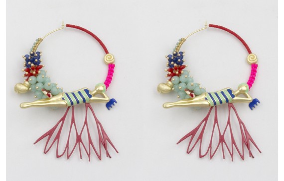 Pendientes aro dorado mate grande con miyuki rojo,