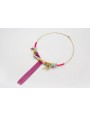 Collar rigido dorado con nudo macrame fucsia, medu