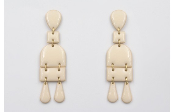 Pendientes esmlatados rosa claro con perno gotas, 