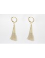 Pendientes cierre dorado con fleco crema con  capu