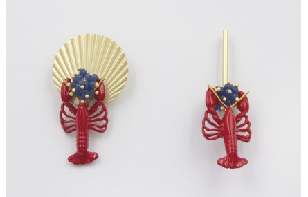 Pendientes asimetricos con perno listón dorado mat