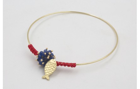 Pulsera rigida dorada brillo con nudo macramé rojo