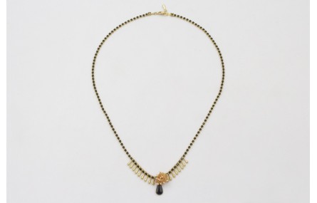 Collar cadena strass negro con gotas doradas mates