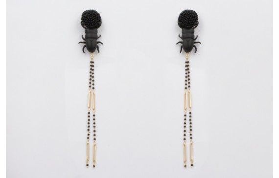 Pendientes perno disco abalorios negro con escarab