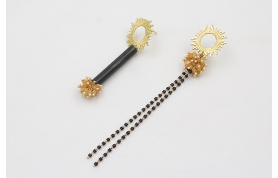 Pendientes asimetricos perno sol dorado amte con t