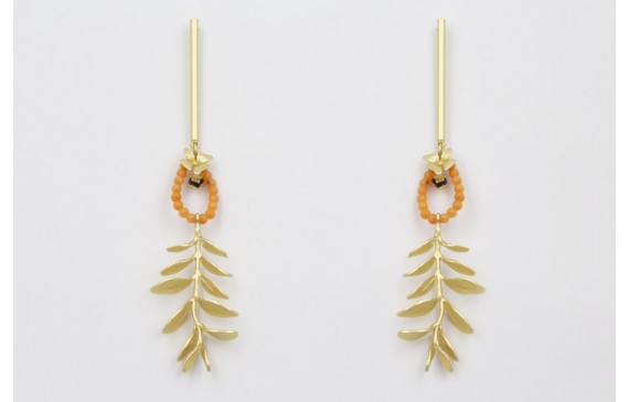 Pendientes perno listón dorado mate con aro corale