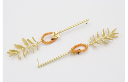 Pendientes perno listón dorado mate con aro corale