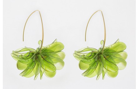 Pendientes V dorado mate con flor lentejuelas oval