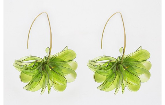 Pendientes V dorado mate con flor lentejuelas oval