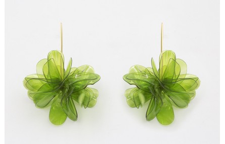 Pendientes V dorado mate con flor lentejuelas oval