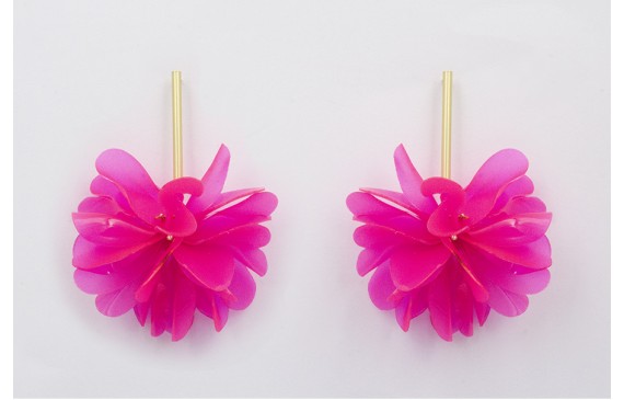 Pendientes perno listón dorado mate con flor lente