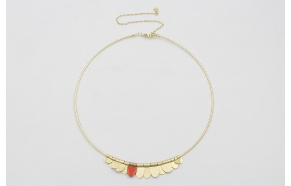 Collar rigido dorado con dagas doradas mates y ros