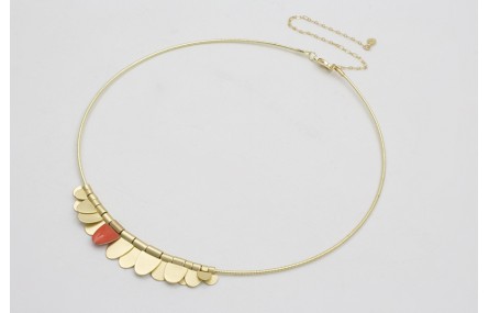 Collar rigido dorado con dagas doradas mates y ros