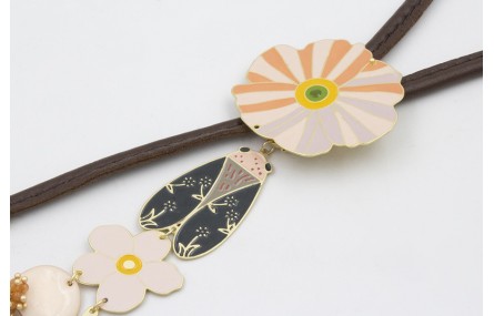 Collar largo cuero cosido relleno marrón, con poli