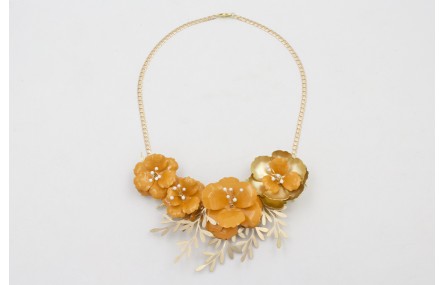 Collar cadena plana entrelazada dorada mate con ra