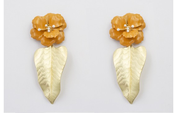  Pendientes hoja dorada mate con flores sobrepuest