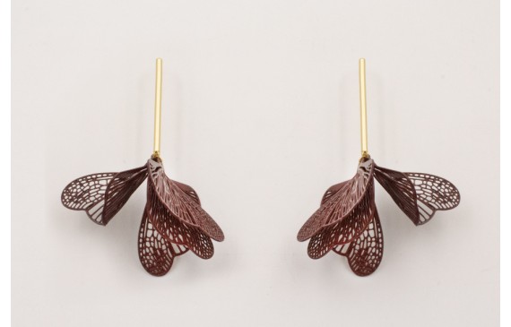 Pendientes perno pivote dorado mate con alas marip