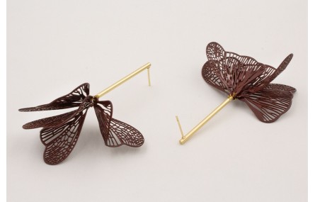 Pendientes perno pivote dorado mate con alas marip