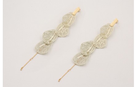 Pendientes perno listón dorado mate con cadena lis