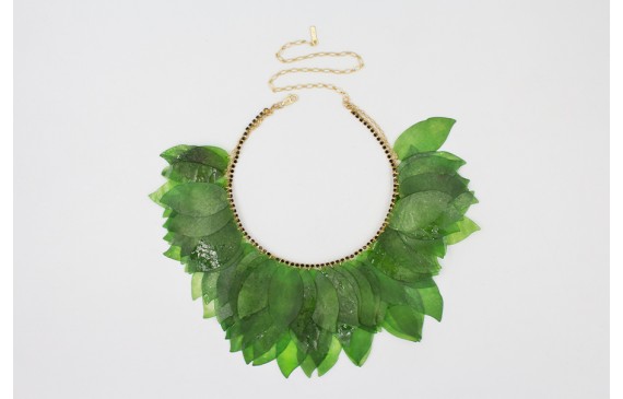 Collar hojas lentejuelas verdes 3 vueltas con cade