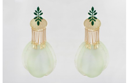 Pendientes perno pétalos esmaltaldos verde ingles 