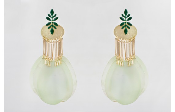 Pendientes perno pétalos esmaltaldos verde ingles 