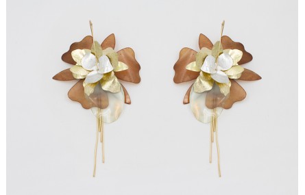 Pendiente aro grande dorado mate con flores de len