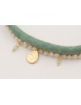Pulsera de seda rellena verde con perlas cosidas c