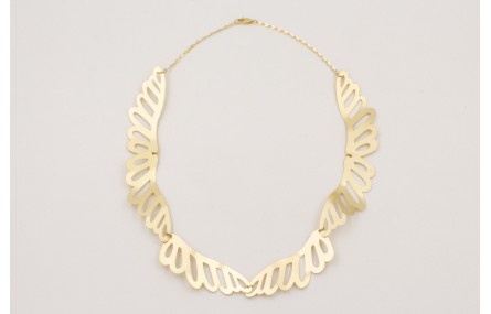Collar alas doradas cosidas rematada con cadena es