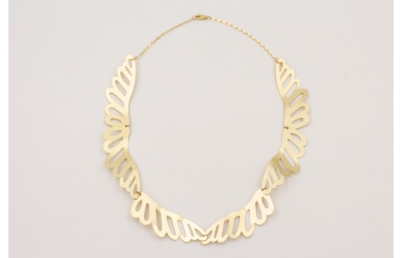 Collar alas doradas cosidas rematada con cadena es