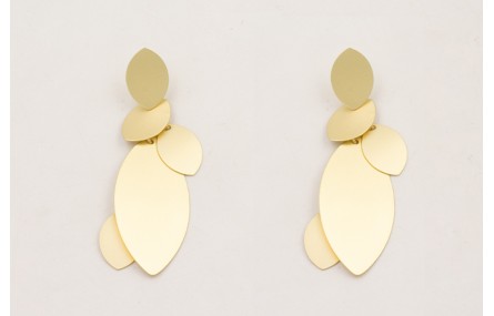 Pendientes ovalos curvados dorado mates.
