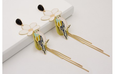 Pendientes perno gota esmaltada negra con flor pla