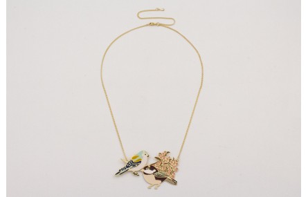 Collar cadena eslabón plana dorada mate con pájaro